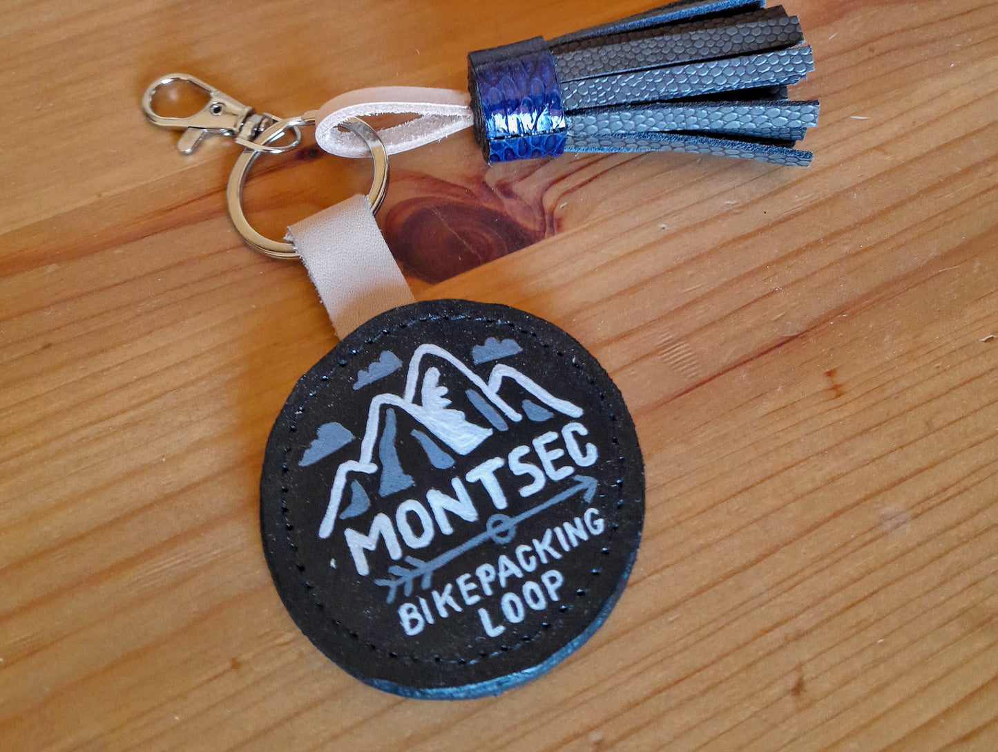 MUUART: LLAVERO PERSONALIZADO EN CUERO PINTADO A MANO